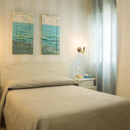 Hostal Patio Andaluz Punta Umbria Luaran gambar